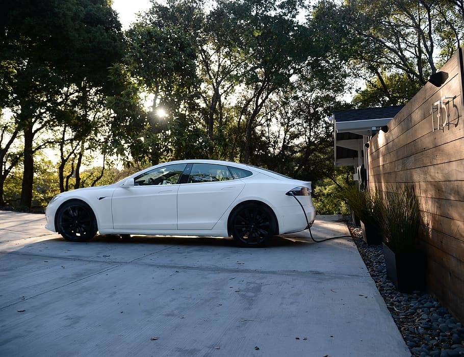 Tesla Model 3 moins chère grâce aux nouvelle batteries